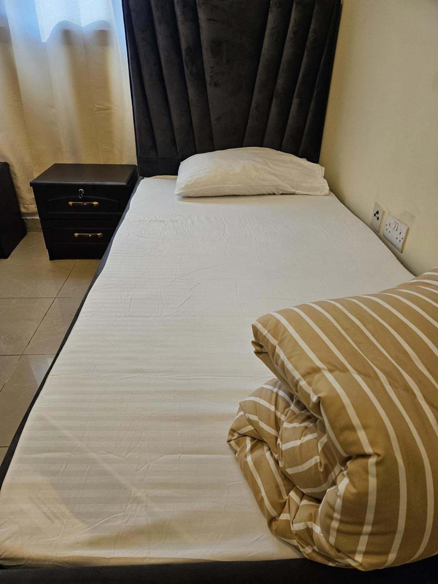 Paradiso Backpackers Nest Abu Dhabi Bagian luar foto